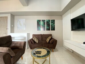 Appartamento, 2 camere da letto | Area soggiorno | TV