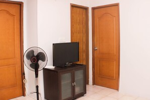 Apartemen, 2 kamar tidur | Area keluarga | TV