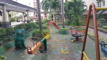 Khu vui chơi trẻ em - ngoài trời