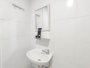 Apartment | Bathroom | Shower, free toiletries, towels