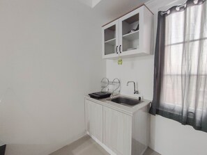 Apartment | Private kitchen | Fridge, stovetop, cookware/dishes/utensils