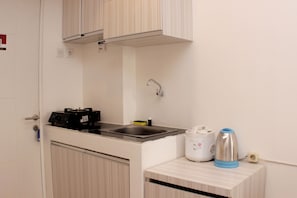 Studio | Cuisine privée | Réfrigérateur, surface de cuisson, vaisselle et ustensiles