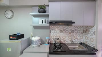 Apartamento, 2 habitaciones | Cocina privada | Frigorífico, placa de cocina y utensilios de cocina