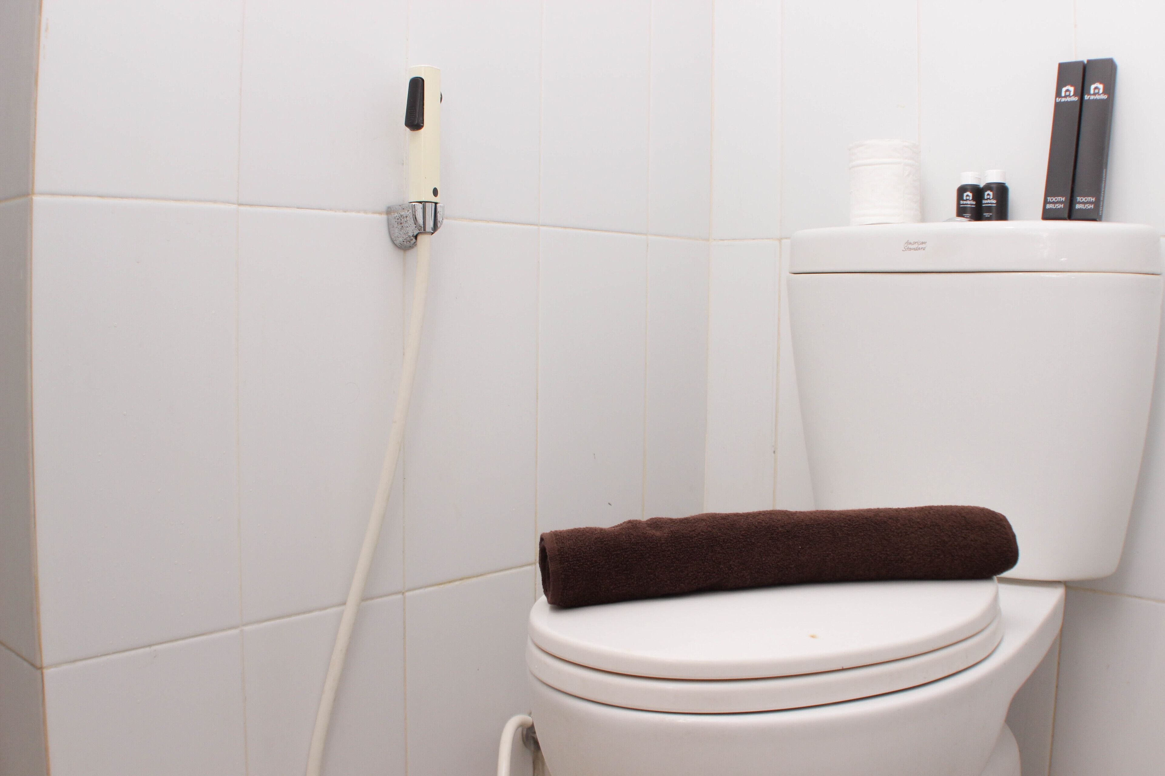 Studio | Kamar mandi | Shower, perlengkapan mandi gratis,  dan handuk