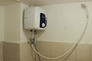 Monolocale | Bagno | Doccia, set di cortesia gratuito, asciugamani