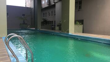 Hồ bơi ngoài trời