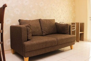 Free WiFi - Warm And Homey 2Br At Springlake Summarecon Bekasi Apartment (Bekasi)
