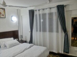 1 Schlafzimmer, Schreibtisch, Bügeleisen/Bügelbrett, WLAN