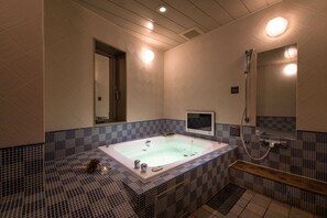 Standard Double Room | Bathroom | Combined shower/tub, jetted tub, free toiletries, hair dryer - HOTEL ZEN RIKYU CHIBA-SHIROI (Shiroi)