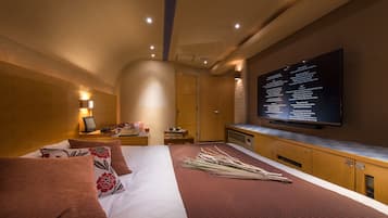 Habitación doble estándar | Edredón, decoración personalizada y muebles diferentes