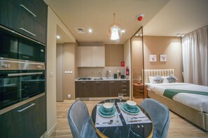 Premium Studio, 1 King Bed