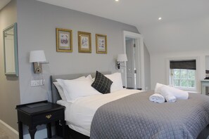 Bureau, espace de travail pour ordinateur portable, Wi-Fi gratuit