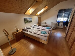 2 Schlafzimmer, Reisekinderbett, WLAN, Bettwäsche