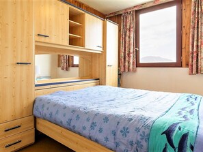 2 bedrooms