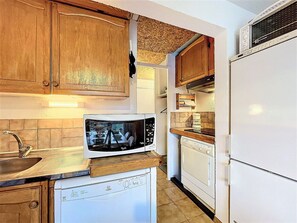 Kühlschrank, Mikrowelle, Geschirrspüler