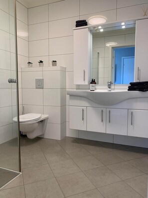 Apartment | Bathroom