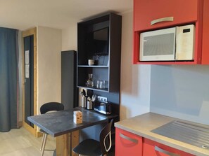 Private kitchen - Renovated studio for 2, ski-in, pets, parking (La Plagne Montchavin Les Coches)