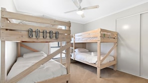 4 habitaciones, tabla de planchar con plancha y wifi gratis