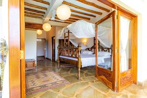 1 bedroom, iron/ironing board, free WiFi, bed sheets - Large Ensuite Room in Luxury Villa with Pool (Diani Beach)