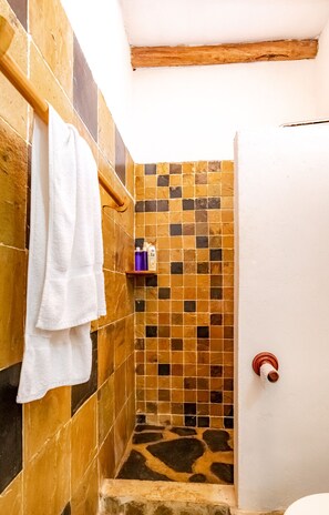 Dusche, Handtücher, Seife, Shampoo
