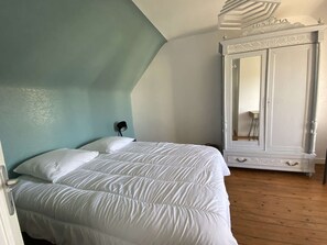 2 bedrooms, free WiFi - Charming house 50m from Ploumanac'h port (Perros-Guirec)