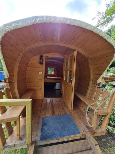 Holiday cabin right on the lake
