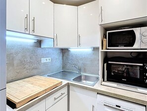 Fridge, microwave, oven, dishwasher