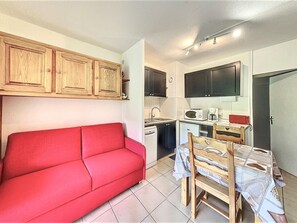 TV - Bright studio, south-facing balcony, at the slopes (Le Corbier)