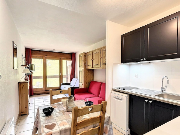 TV - Bright studio, south-facing balcony, at the slopes (Le Corbier)