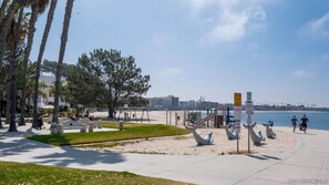 Una spiaggia nelle vicinanze