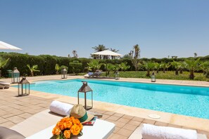 10 outdoor pools