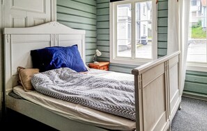 1 bedroom, travel cot, free WiFi