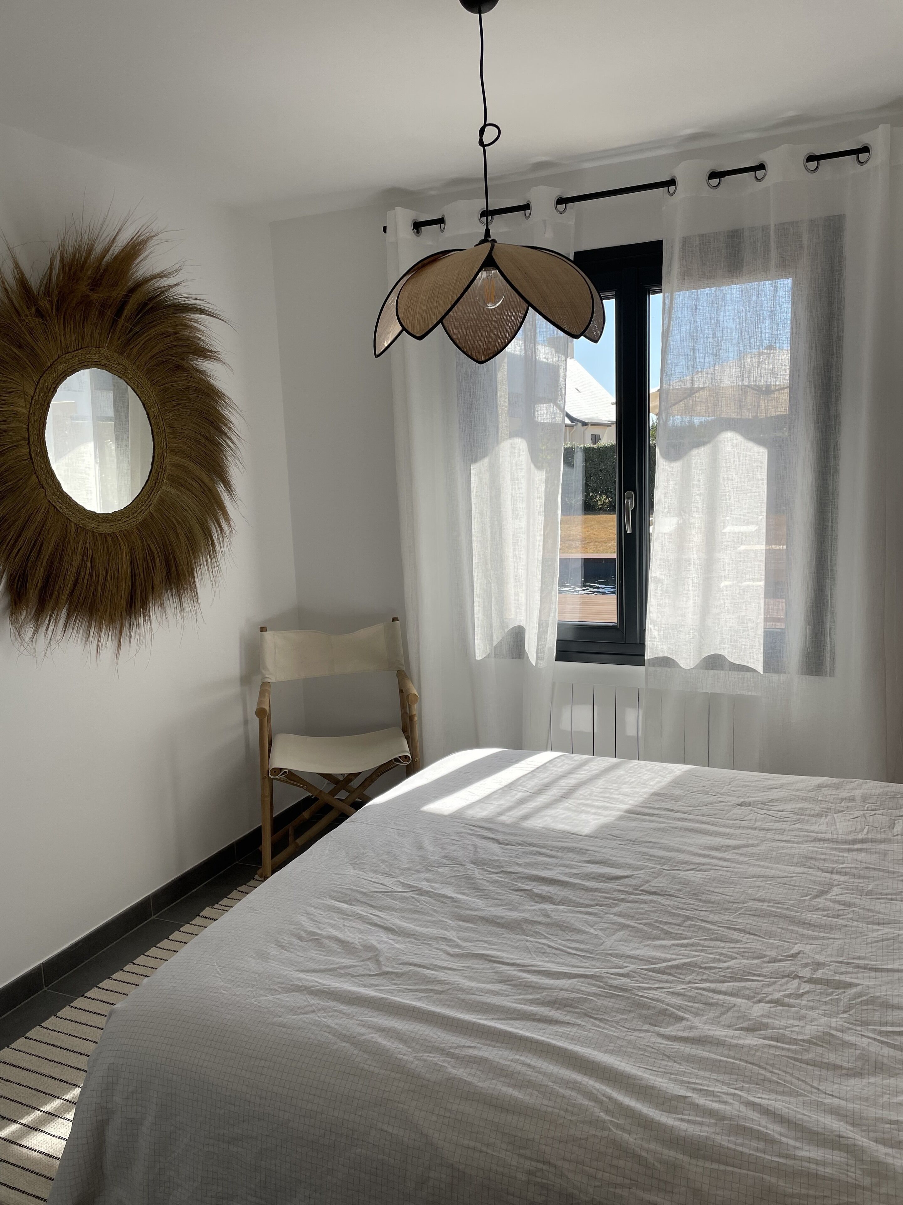 4 間睡房、書桌、熨斗/熨衫板、可攜式嬰兒床