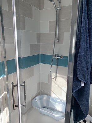 Shower, hair dryer - MAGNIFICENT VILLA WITH SWIMMING POOL 300 M FROM THE BEACH (Pénestin)