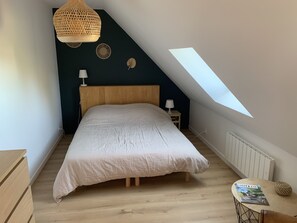 4 Schlafzimmer, Schreibtisch, Bügeleisen/Bügelbrett, Reisekinderbett
