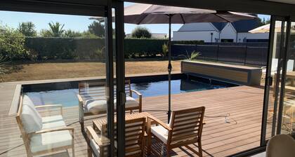 MAGNIFICENT VILLA WITH SWIMMING POOL 300 M FROM THE BEACH