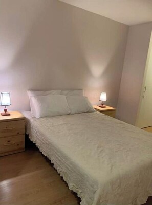 3 dormitoris, escriptori, planxa i posts de planxar i wifi gratuïta 