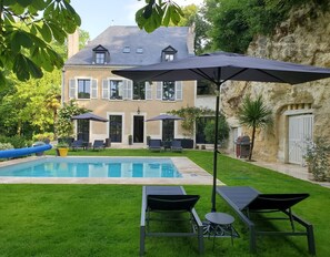 Outdoor pool, a heated pool, pool loungers - Domaine du Val Sauvage (Langeais)