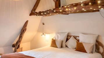Superior Double Room, Ensuite, Pool View