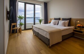 3 bedrooms, travel cot, free WiFi, bed sheets