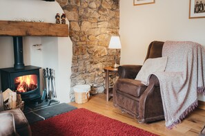 Cottage | Living room | 30-inch TV with digital channels, fireplace