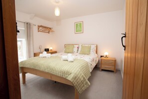 Cottage | 3 bedrooms, iron/ironing board, free WiFi, bed sheets