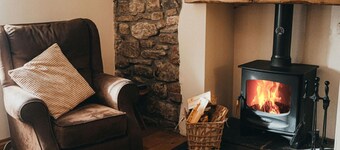 Cottage - Sleeps 4 - Garden - Parking