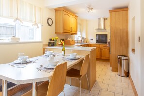 Cottage | 3 bedrooms, iron/ironing board, free WiFi, bed sheets