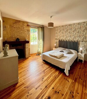 7 Schlafzimmer, Zimmersafe, Bügeleisen/Bügelbrett, Reisekinderbett