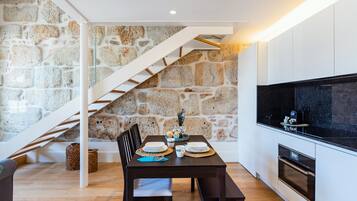 Loft, 1 habitación | Cocina privada | Refrigerador, microondas, horno y parrilla de estufa