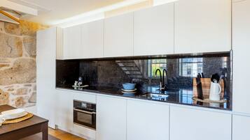 Loft, 1 Bedroom | Private kitchen | Fridge, microwave, oven, stovetop