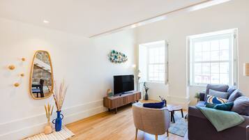 Loft, 1 Bedroom | Living area | 100-cm Smart TV with cable channels, TV