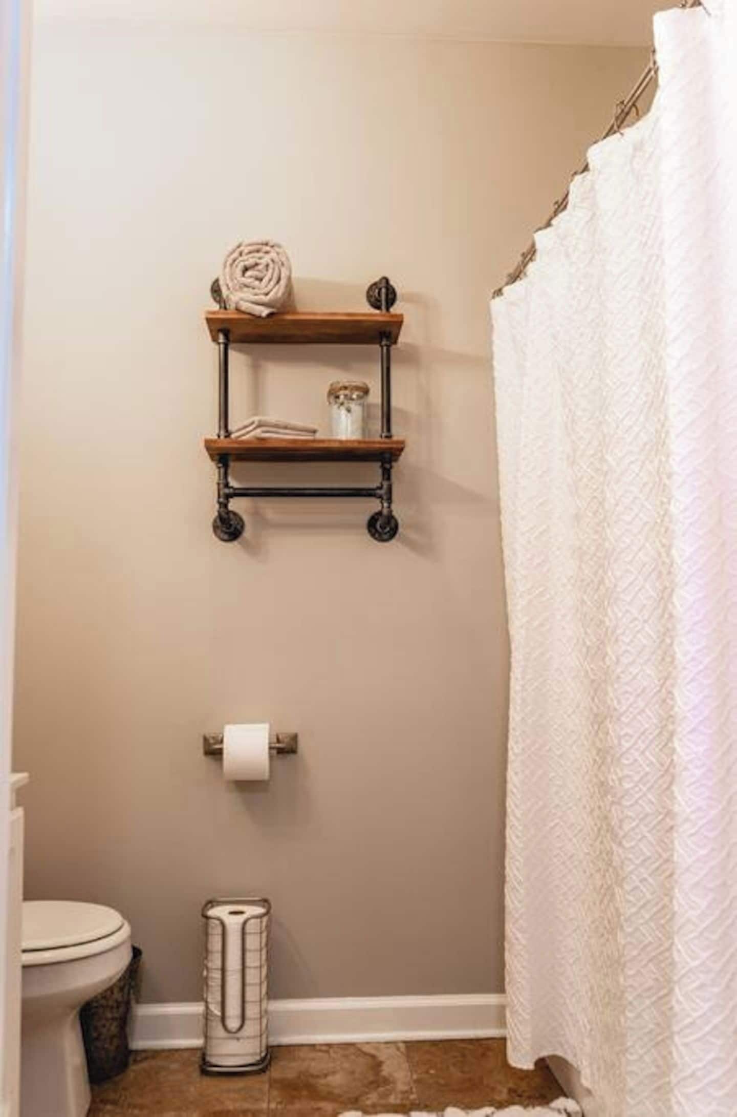 Secador de pelo y toallas