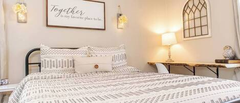 Bureau, fer et planche Ă repasser, Wi-Fi gratuit, draps fournis